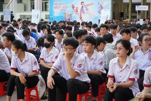 Khoảng 10.000 học sinh Cần Thơ không được vào lớp 10 công lập - Ảnh 1.