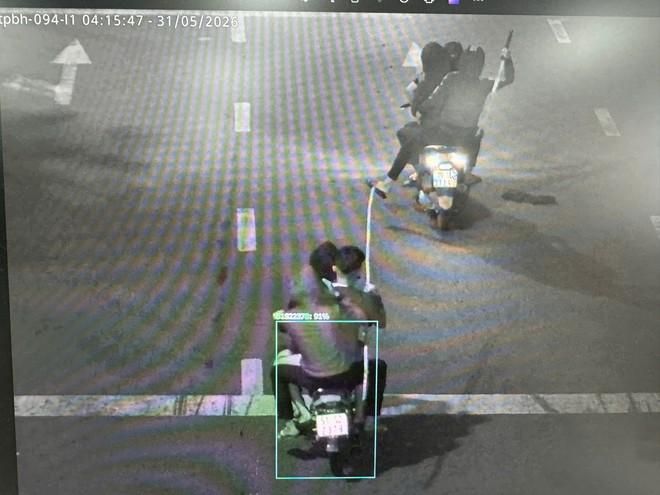 Đồng Nai: Truy xét, bắt giữ 14 thanh thiếu niên lạng lách, đánhvõngtrên đường qua camera AI   - Ảnh 1.