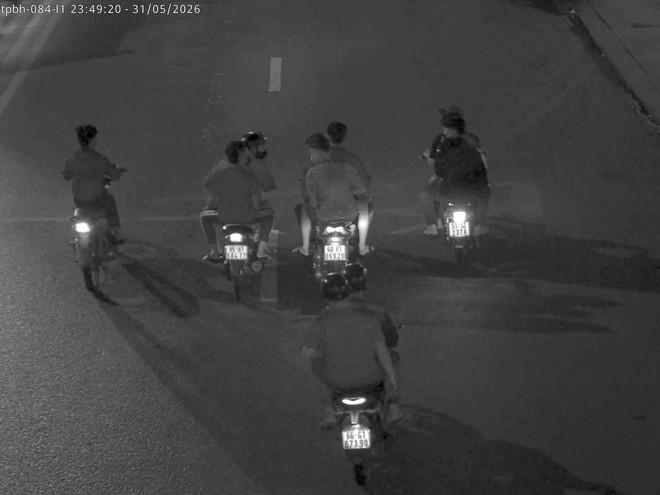 Đồng Nai: Truy xét, bắt giữ 14 thanh thiếu niên lạng lách, đánhvõngtrên đường qua camera AI   - Ảnh 2.