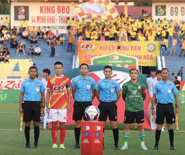 Trọng tài Malaysia bắt vòng cuối V-League: Không phải 3 trận đua trụ hạng, mà là trận có HLV Popov- Ảnh 2.