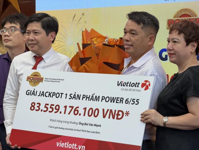 Người vừa trúng 84 tỉ Vietlott vừa công khai lộ mặt - Ảnh 2.