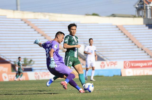 Hà Đức Chinh lập công, đội của cố vấn Park vẫn vấp ngã trước trận play-off: Trường Tươi Đồng Nai cũng thua- Ảnh 2.