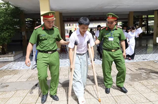 Cà Mau hỗ trợ thí sinh gãy tay, thủy đậu hoàn thành kỳ thi tốt nghiệp THPT- Ảnh 1.