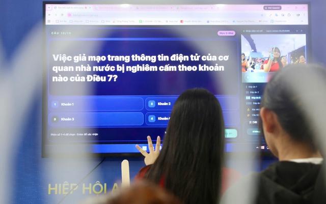 Gala 'Tổ quốc bình yên': Tái hiện 80 năm lịch sử An ninh nhân dân - Ảnh 4.