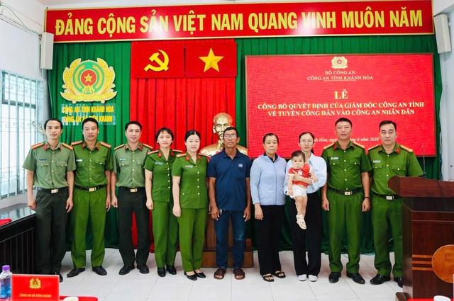 Tạm tuyển vợ thiếu tá công an hy sinh khi truy đuổi 'cát tặc' tại Khánh Hòa - Ảnh 2.