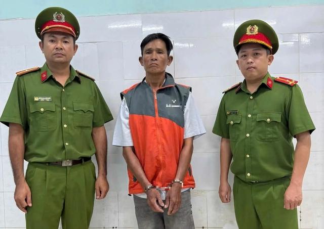 TP.HCM: Bắt tài xế chạy xe ôm công nghệ cướp giật vé số của người nghèo - Ảnh 1.