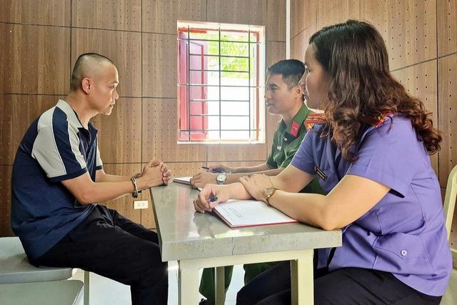 Phá băng nhóm lừa đảo bằng 'bẫy tình' qua mạng, chiếm đoạt hàng chục tỉ đồng - Ảnh 2.