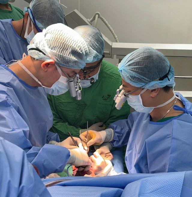 Bỏng điện cao thế khi hái tiêu, người đàn ông bị hư luôn dương vật - Ảnh 1.