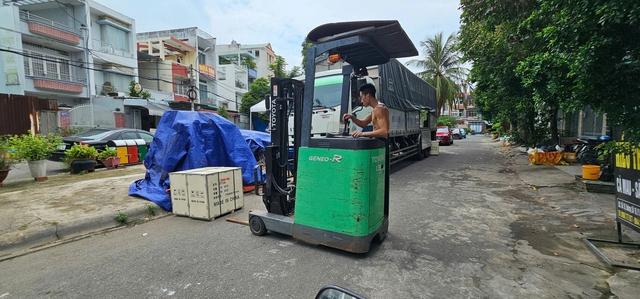 Vụ chành xe lấn chiếm khu dân cư: Chính quyền vào cuộc xử lý- Ảnh 2.