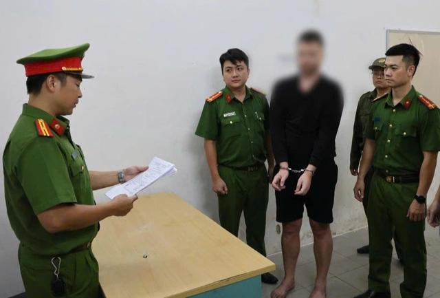 Đà Nẵng: Khởi tố người nước ngoài đập phá quán cà phê gây thiệt hại hơn 380 triệu đồng- Ảnh 1. Đà Nẵng: Khởi tố người nước ngoài đập phá quán cà phê gây thiệt hại hơn 380 triệu đồng- Ảnh 1.