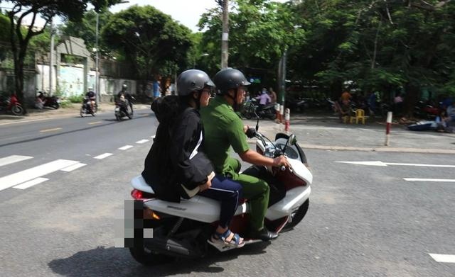 Quên giấy tờ, đi lộn điểm thi: Những pha 'thót tim' ở kỳ thi tốt nghiệp THPT - Ảnh 1.