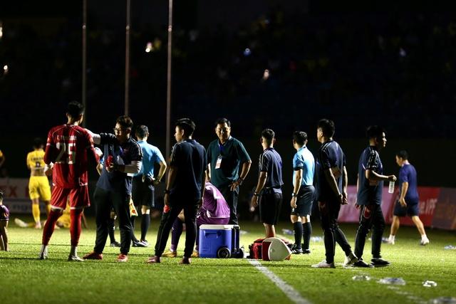 Cuộc đua trụ hạng nghẹt thở vòng 26 V-League: Xót xa những cựu vương sa cơ!- Ảnh 4.