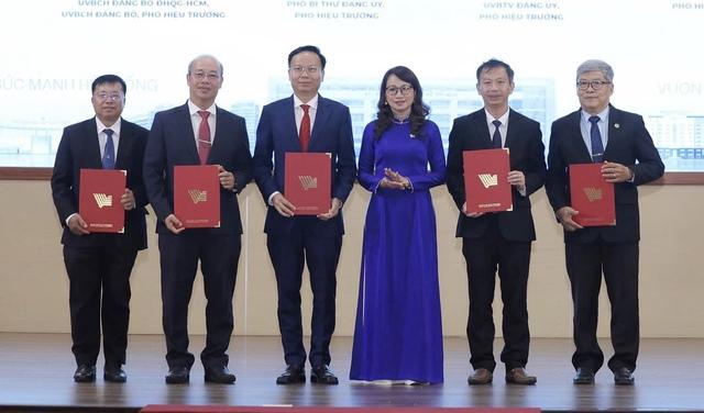 Bổ nhiệm loạt hiệu trưởng, hiệu phó các trường thành viên ĐH Quốc gia TP.HCM - Ảnh 2.