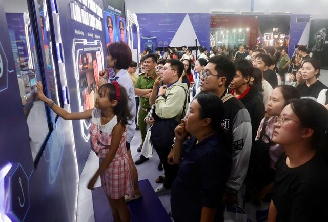 Gala 'Tổ quốc bình yên': Tái hiện 80 năm lịch sử An ninh nhân dân - Ảnh 5.