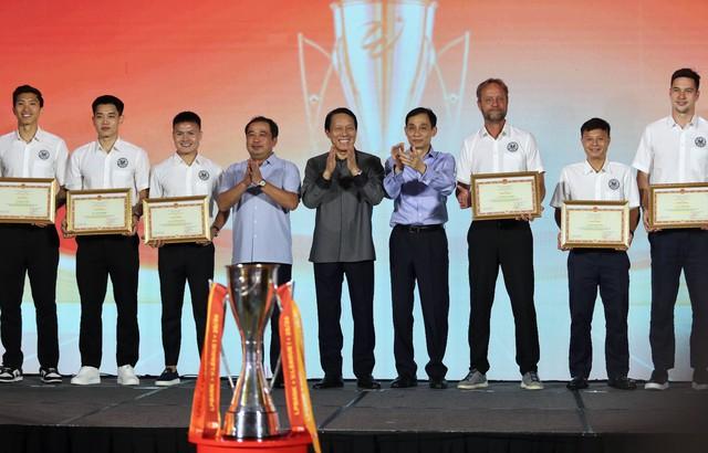 Bộ trưởng Lương Tam Quang chúc mừng thành tích xuất sắc của CLB CAHN: Chức vô địch V-League rất xứng đáng- Ảnh 3.