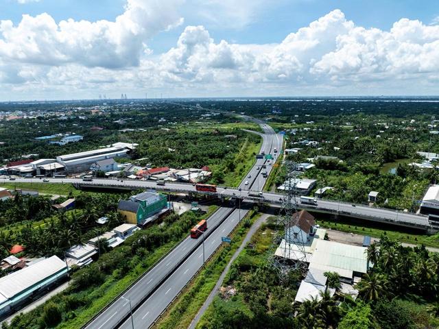 Thiếu vật liệu, cao tốc TP.HCM - Trung Lương - Mỹ Thuận nguy cơ chậm tiến độ- Ảnh 1. Thiếu vật liệu, cao tốc TP.HCM - Trung Lương - Mỹ Thuận nguy cơ chậm tiến độ- Ảnh 1.