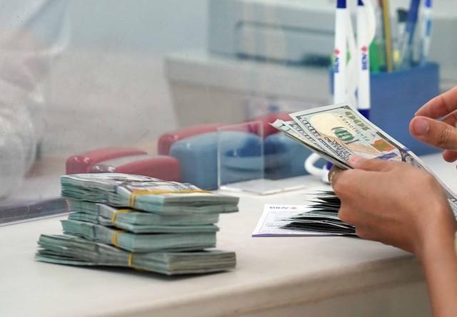 Đặt đại lý đổi ngoại tệ ở nơi có nhiều khách du lịch nước ngoài- Ảnh 1.