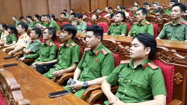 Bộ Công an điều động 149 cán bộ, chiến sĩ Công an Đà Nẵng- Ảnh 2.