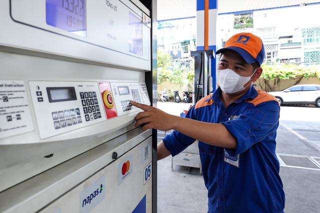 Vì sao Petrolimex đăng ký bán sạch cổ phiếu quỹ? - Ảnh 1.