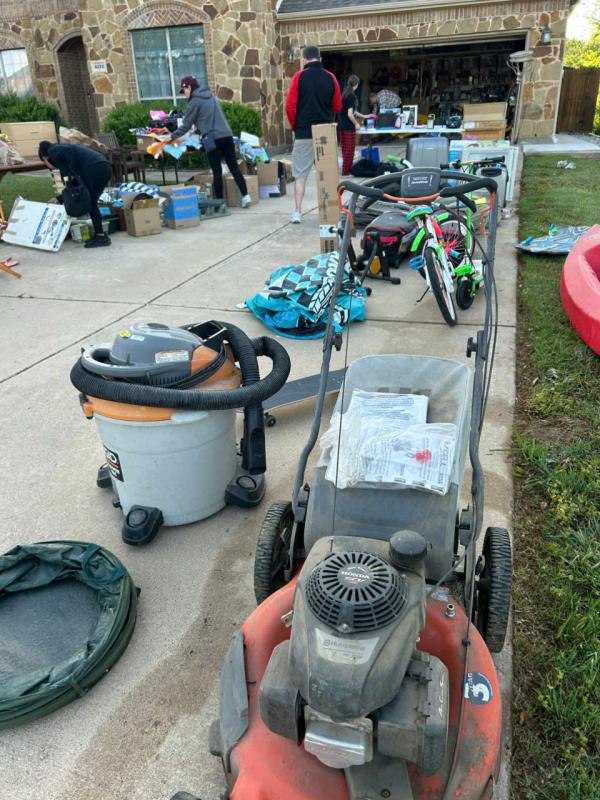 Người Việt ở Mỹ đi garage sale: nơi đồng xu 25 cent vẫn còn giá trị - Ảnh 3.