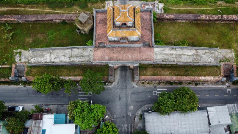 Xác minh tin có hố bom chôn cất 15 hài cốt liệt sĩ trong kinh thành Huế - Ảnh 1.