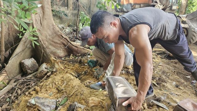 Vụ phát hiện nhiều hài cốt quanh gốc cây: Đã phát hiện khoảng 80 bộ hài cốt - Ảnh 1.