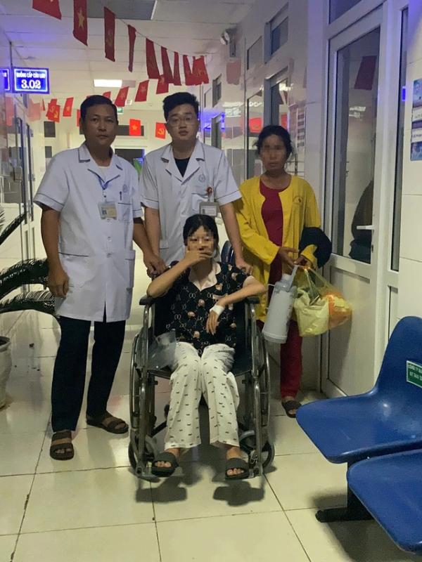 Thanh Hóa: Điều xe cứu thương đưa đón thí sinh dự thi vào lớp 10 - Ảnh 1.