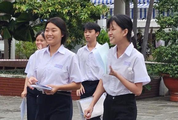 Thi lớp 10: Học sinh phường Bà Rịa, Hồ Tràm nói gì về đề môn ngữ văn? - Ảnh 1.