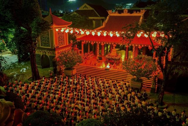 Sĩ tử đổ về chùa 300 năm tuổi trước ngày thi tốt nghiệp THPT- Ảnh 5.