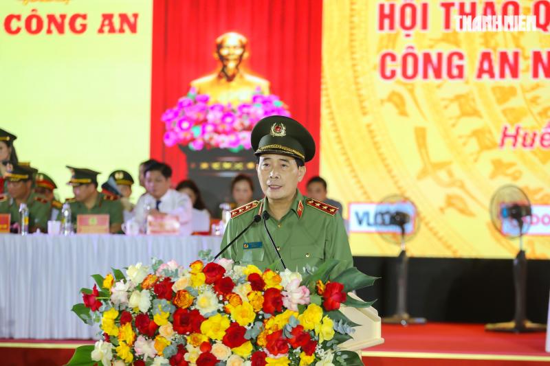 Mãn nhãn màn biểu diễn của cảnh sát đặc nhiệm, kỵ binh... tại Đại nội Huế- Ảnh 3.