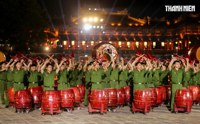 Mãn nhãn màn biểu diễn của cảnh sát đặc nhiệm, kỵ binh... tại Đại nội Huế- Ảnh 2.
