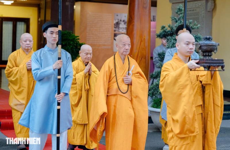 Tưởng niệm 63 năm Bồ tát Thích Quảng Đức tại tháp tôn trí xá lợi trái tim - Ảnh 1.