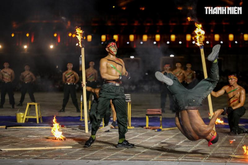 Mãn nhãn màn biểu diễn của cảnh sát đặc nhiệm, kỵ binh... tại Đại nội Huế- Ảnh 7.
