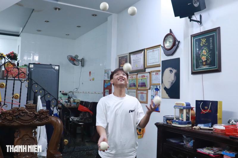 Hai anh em ruột biểu diễn xiếc: Từng đạt kỷ lục Việt Nam lúc 5 tuổi  - Ảnh 4.