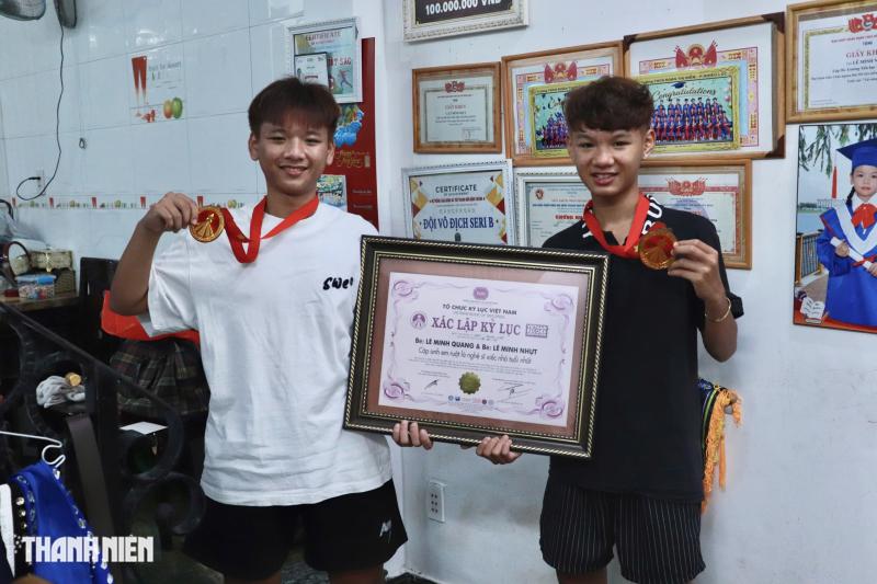 Hai anh em ruột biểu diễn xiếc: Từng đạt kỷ lục Việt Nam lúc 5 tuổi  - Ảnh 3.