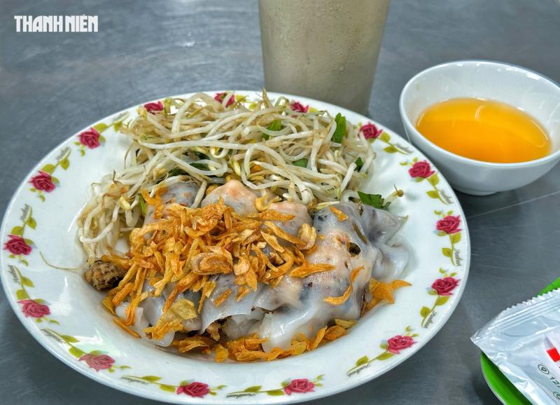 Quán bánh cuốn Michelin ở trung tâm TP.HCM: Thâm niên 65 năm, bà chủ có thói quen đặc biệt- Ảnh 4. Quán bánh cuốn Michelin ở trung tâm TP.HCM: Thâm niên 65 năm, bà chủ có thói quen đặc biệt- Ảnh 4.