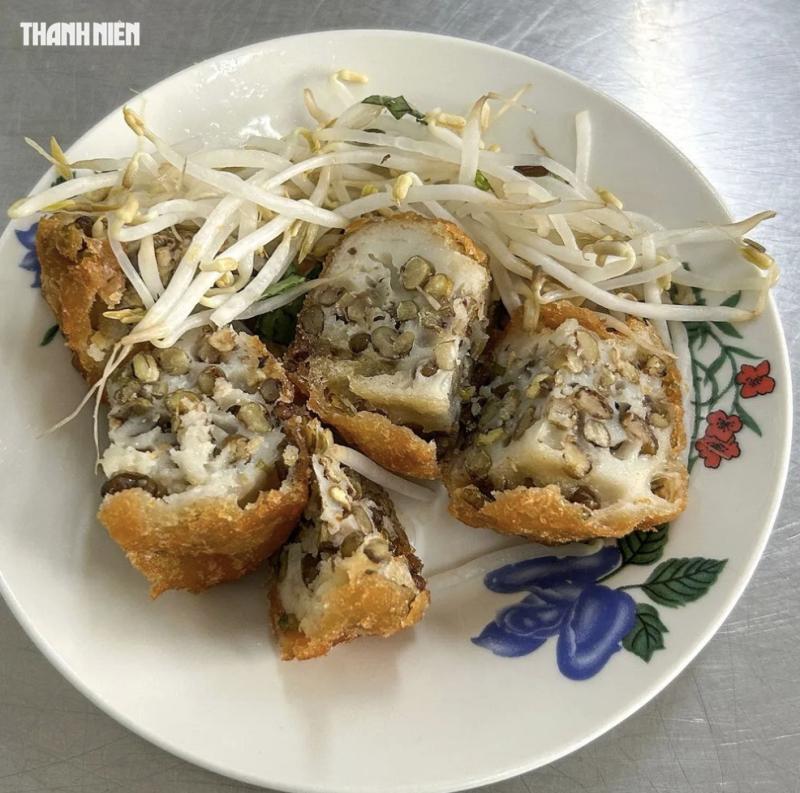 Quán bánh cuốn Michelin ở trung tâm TP.HCM: Thâm niên 65 năm, bà chủ có thói quen đặc biệt- Ảnh 5. Quán bánh cuốn Michelin ở trung tâm TP.HCM: Thâm niên 65 năm, bà chủ có thói quen đặc biệt- Ảnh 5.
