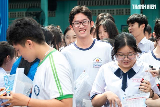Thí sinh học IELTS, SAT thêm lợi thế khi làm đề tiếng Anh thi tốt nghiệp THPT - Ảnh 1.