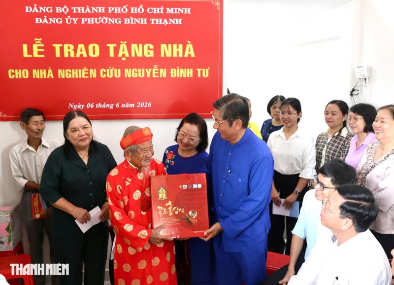 TP.HCM trao tặng nhà mới cho nhà nghiên cứu Nguyễn Đình Tư ở tuổi 106- Ảnh 8.