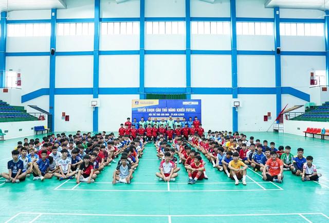 CLB Thái Sơn Nam: HLV Tây Ban Nha 'tìm vàng' từ hơn 2.600 thí sinh nam, nữ- Ảnh 1.