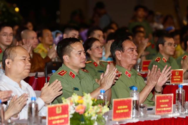 Khai mạc chuỗi sự kiện Gala 'Tổ quốc bình yên' tại phố đi bộ Nguyễn Huệ- Ảnh 2.