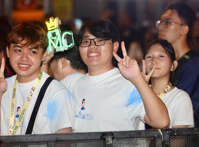 Khai mạc chuỗi sự kiện Gala 'Tổ quốc bình yên' tại phố đi bộ Nguyễn Huệ- Ảnh 11.