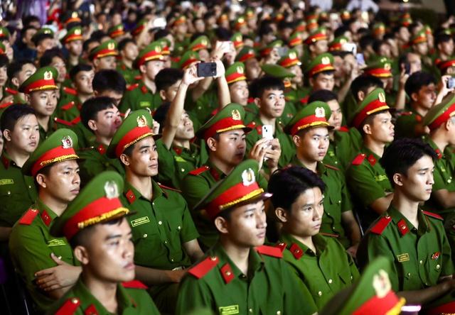 Khai mạc chuỗi sự kiện Gala 'Tổ quốc bình yên' tại phố đi bộ Nguyễn Huệ- Ảnh 4.
