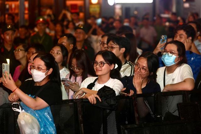 Khai mạc chuỗi sự kiện Gala 'Tổ quốc bình yên' tại phố đi bộ Nguyễn Huệ- Ảnh 10.
