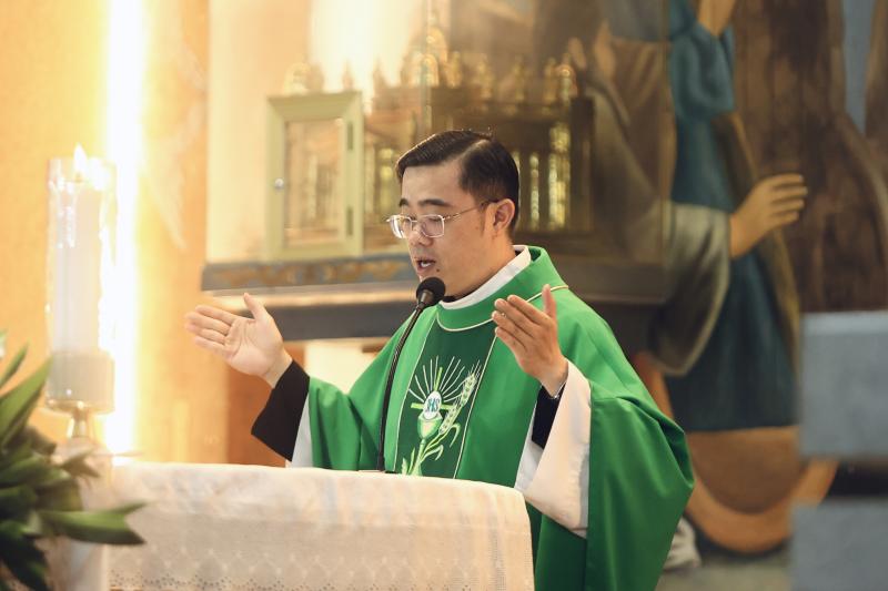 Nhà thờ 5 tháp vòm như 'cung điện' ở TP.HCM, có tượng Đức Mẹ bằng đồng đen- Ảnh 2.