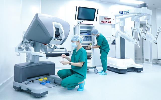 Bệnh viện Tâm Anh phẫu thuật hàng ngàn ca bằng ‘siêu robot’ thế hệ mới - Ảnh 2.