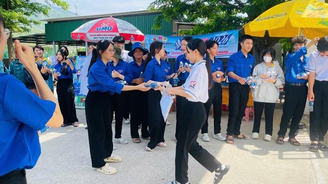 Thí sinh gặp tai nạn trên đường đi thi, được đề nghị đặc cách tốt nghiệp- Ảnh 1.