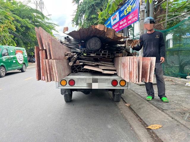 CSGT xử lý những 'bẫy tai nạn' gây bức xúc trên đường phố TP.HCM - Ảnh 3.