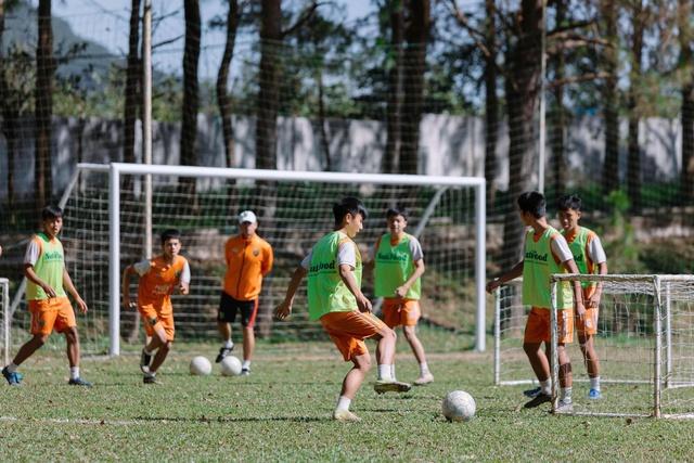 Thầy Công Phượng kỳ vọng lứa học trò mới sẽ có nhiều cầu thủ giỏi- Ảnh 4. Thầy Công Phượng kỳ vọng lứa học trò mới sẽ có nhiều cầu thủ giỏi- Ảnh 4.