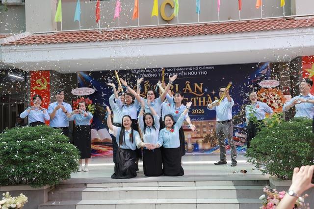 Thầy hiệu trưởng nhắn thí sinh 'phía trước là bầu  trời' trước ngày thi tốt nghiệp THPT - Ảnh 5.